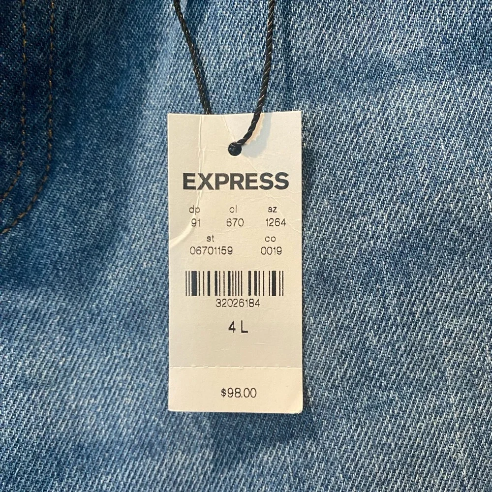 NWT Mid Rise Medium Wash Ripped 90s Ankle Boot Jeans - Picture 9 of 10
